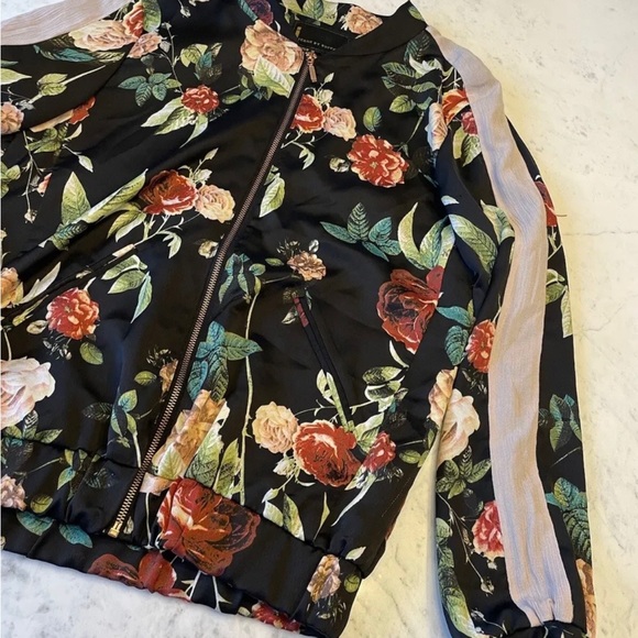 I Jeans by Buffalo Ladies Size Med Lined Floral Silky Bomber Jacket Black Floral - Picture 2 of 8